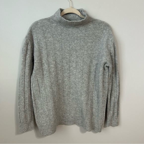 Elie Tahari Light Gray Knit Mock Neck Wool Blend Sweater Women’s Size Medium - Picture 1 of 6